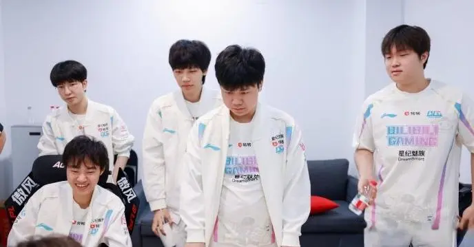 加入BLG, src, 换人了