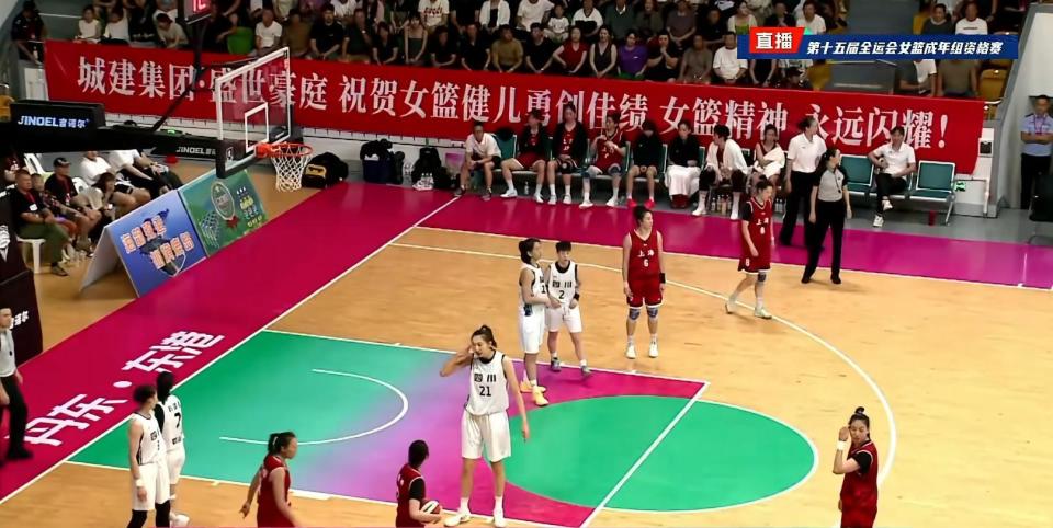 在资格赛中, lxuQa, 试图挑战四