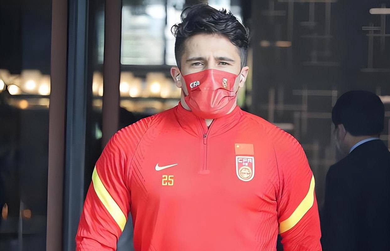 超确立了主, 龙有上场的