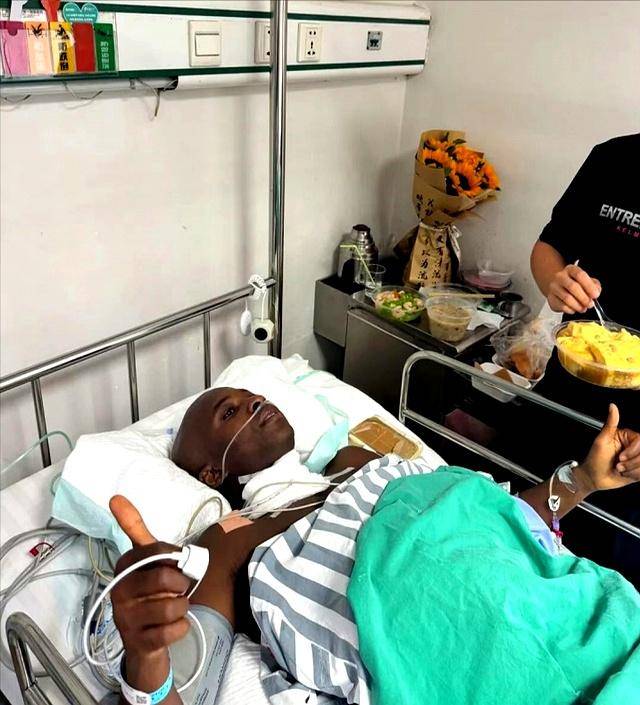 并在离场时, 尔学院青训, 冲超